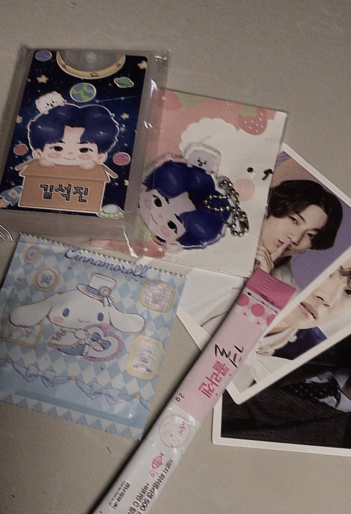 zaixzwq's tweet photo. จริงๆถึงตั้งแต่วันก่อนพึ่งกลับบ้านเลย โฮรรรรมันสวยอ่ะ สวยแบบจึ้งงง พี่จินน่ารักมากหัวใจมัมหมีมันพองโต ขอบคุณนะคะฮือ🥺🙏🏻💐💗 #Kimmunarr https://t.co/JvAQDjKUFO