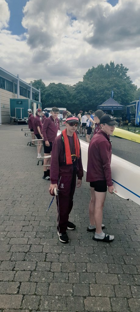 Boys U15 1st VIII going out for their semi.