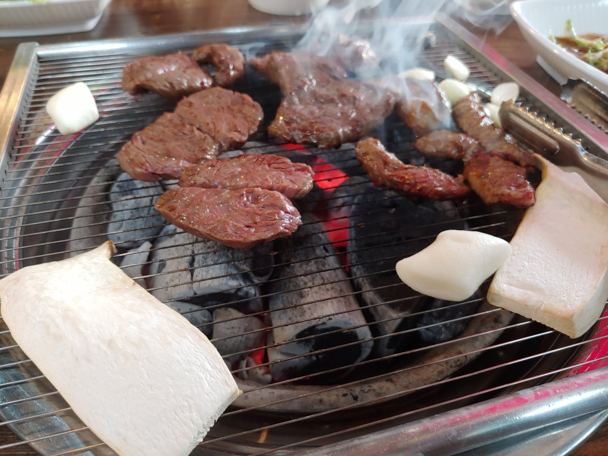 aken_talking's tweet photo. 오늘 고기랑 냉면 먹었어 https://t.co/8vWpx6vI0b