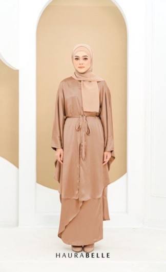 haniabellae's tweet photo. Memang bukan lawa sikit sikit ye baju dari Haurabelle, and rasanya ni local brand yang jual baju paling murah! 😭

On shopee.                 On her. https://t.co/3ePfgQAQxX