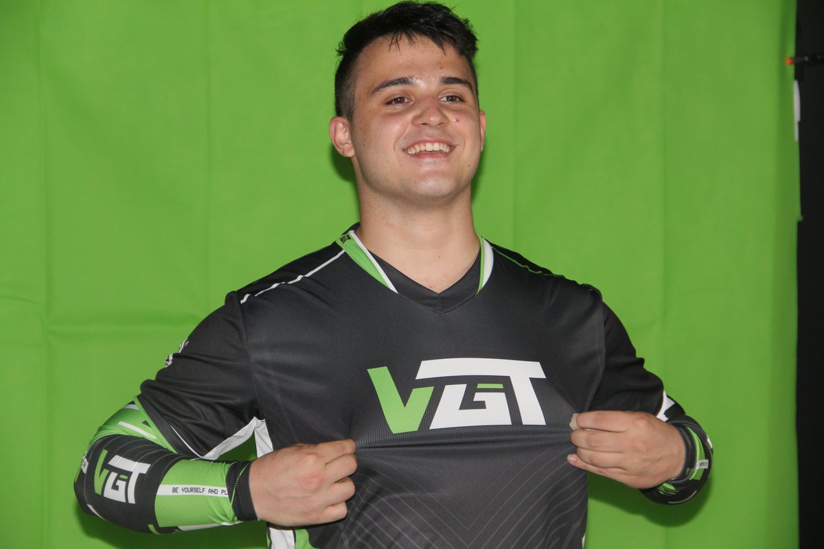 Ag3NtKK's tweet photo. Ganamos primer match vs #PalomaTeam aka team @ZaCkETiZOR, seguimos y nos toca vs #Spaniards. Vamos con todas y a tope @VivoGamerTeam #BeYourself https://t.co/MUQDDVjT9N