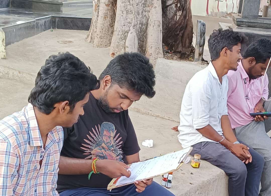 Premkumar__Offl's tweet photo. First Time Directing a shortfilm For #MobileShortFlim Contest 🙂

Bless Me Nanbargaley.... 

#PremkumarPro https://t.co/JQfhBsJ4uS