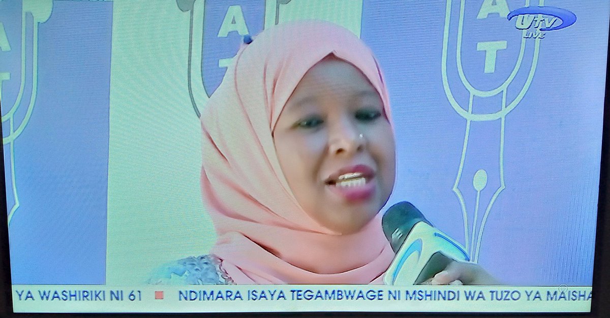 MtaturuSalumu's tweet photo. Ghafla bin vuu namuona @NajjatOmar na kashinda tuzo. Kongole nyingi kwako. #EJAT. #hardworkpay https://t.co/T2VGtBW0s4