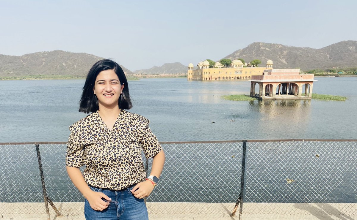 divya_gandotra's tweet photo. मैं इस जल महल की राजकुमारी हूँ 🥰❤️ https://t.co/WhLnS8HBE9