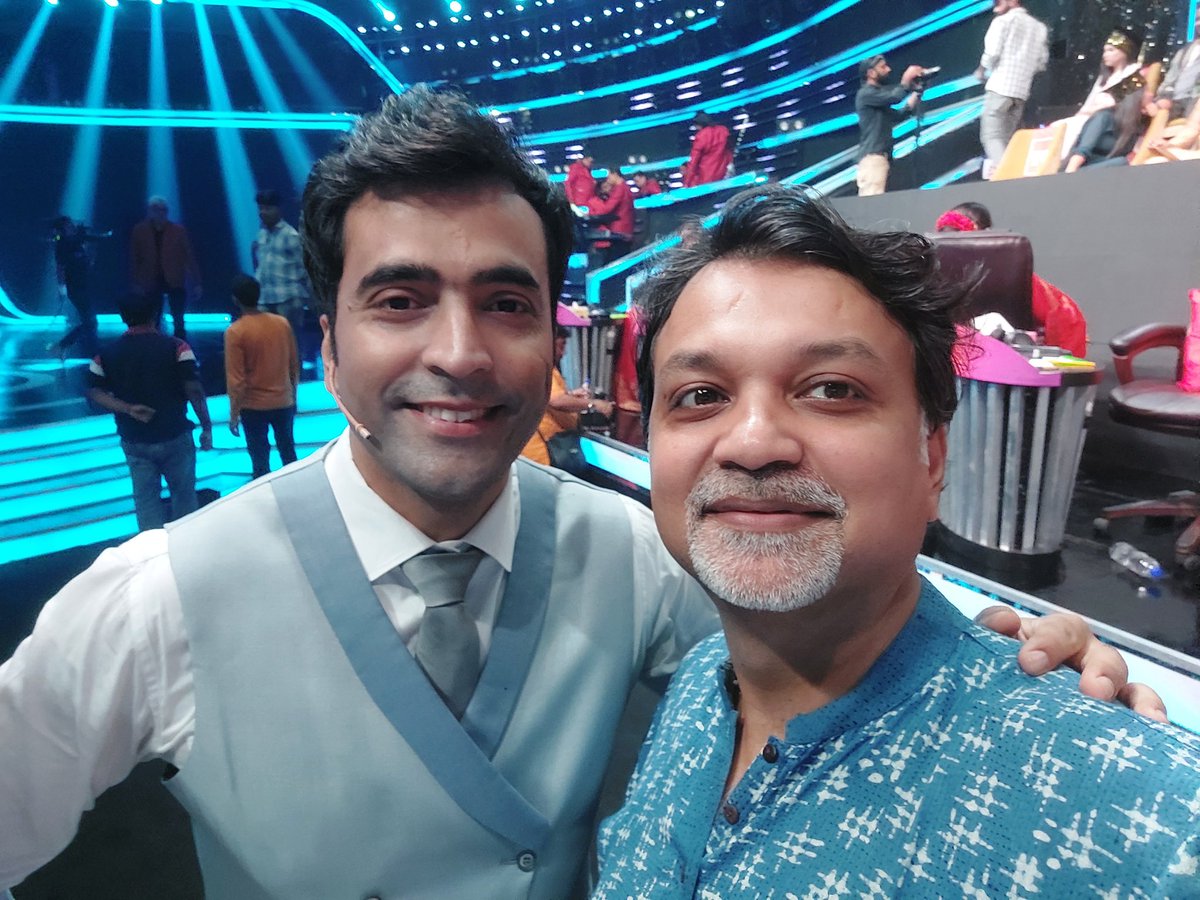 srijitspeaketh's tweet photo. At Zee Saregamapa with the X=Prem team! https://t.co/a1tOTdkH4X