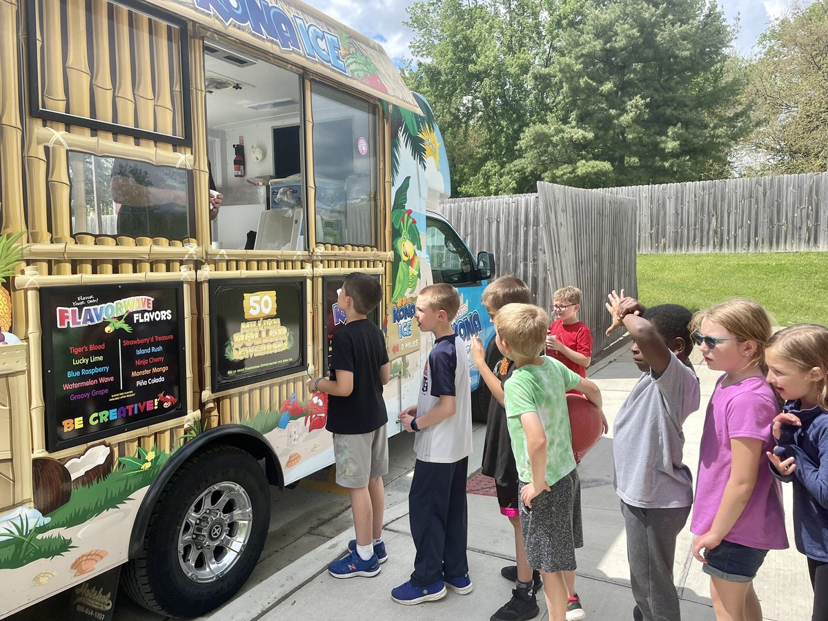 mrskhantz's tweet photo. We love Kona Ice! @SLCSSalem https://t.co/xjaDLCp6LM
