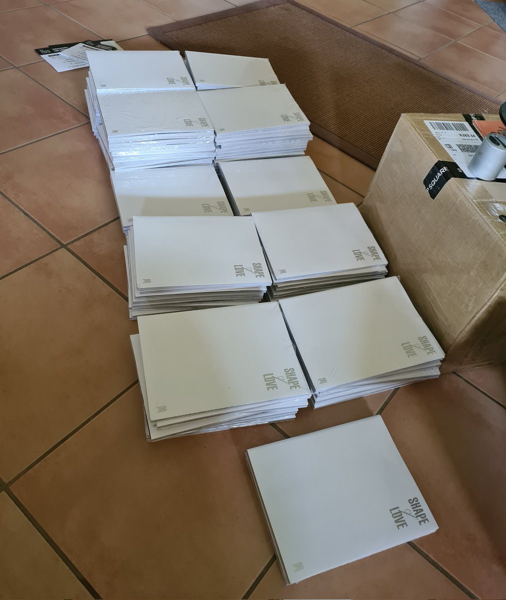 imxinterstellar's tweet image. #imxinterstellarupdates
all shape of love MMT albums have arrived safely! I&apos;m sorting and packing them right away 💕
(also yes...my parents abandoned me to our basement...💀😂)