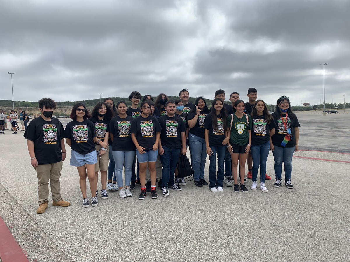 We had a blast at @SixFlagsOverTX! Our @NISDRoss students enjoyed a well deserved day-off at Fiesta Texas! #heartofarebel #amazingstudents