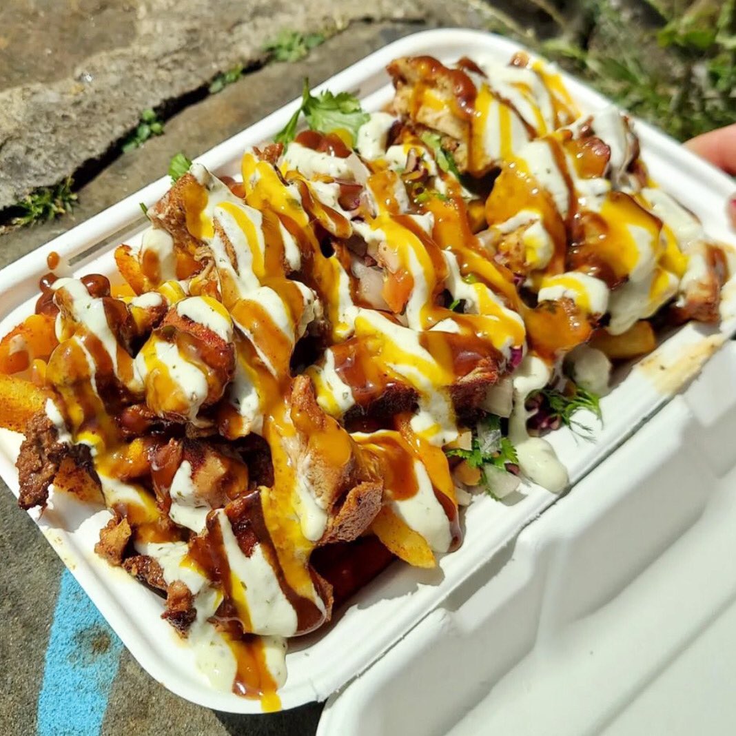 Fries… but not just any kind. Our Masala Fries with succulent chicken tikka pieces, mango pulp, mint yogurt. Boom 💥 Weekend lunch at @CamdenMarket nailed 👌🏾