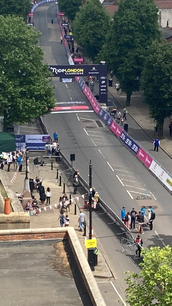 Lee Batson tweet media