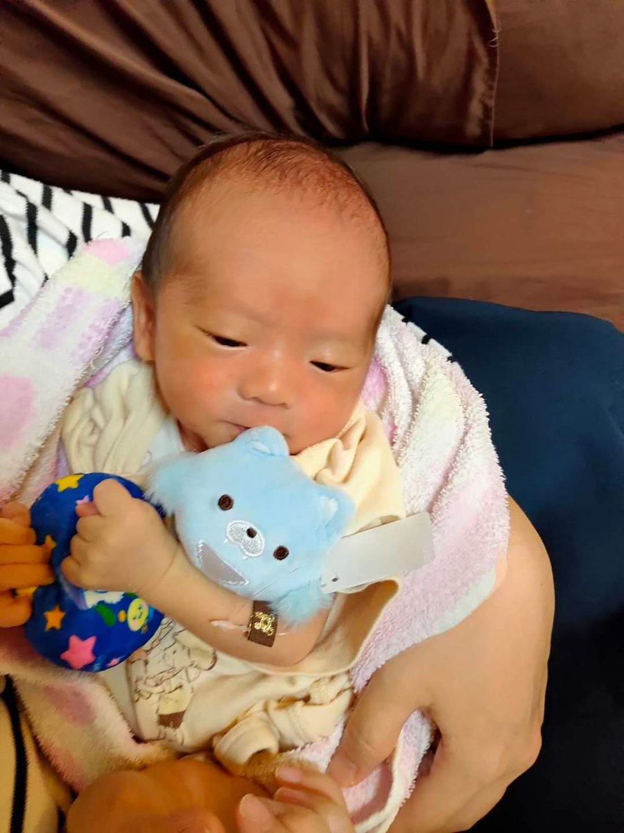 Masayukicho's tweet photo. 報告が遅くなりましたが、
4月12日に、第3子である長男が誕生しました。

3人���の出産にあたっては、
私たち夫婦の年齢的なものを考えたものの、
長女のこともあり、
すごく、すごく悩みましたが、
生まれてきた息子の顔を見ると、私たちのもとへ来てくれて『ありがとう』という想いしかありません。 https://t.co/0hsWPtr1Ep