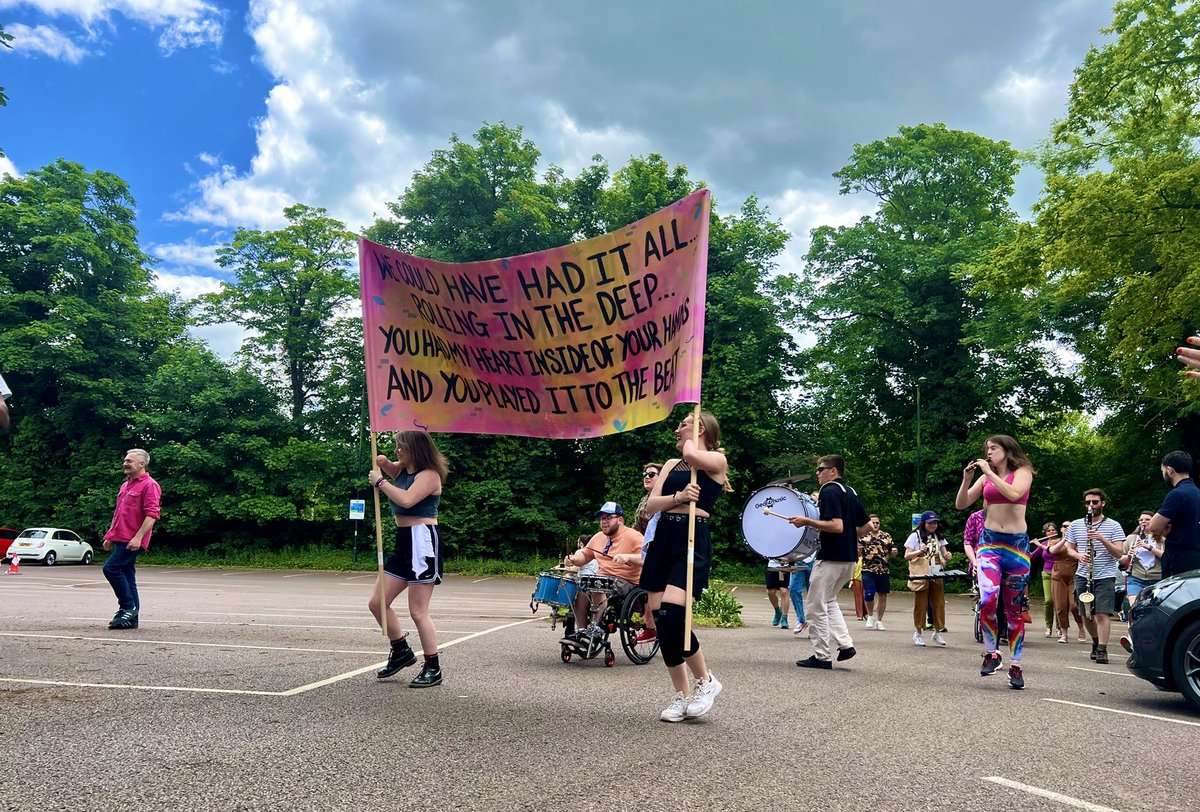 **Brighton** This afternoon, forget your troubles and find some collective joy when SMOOSH! comes to East Brighton. Two shows, 3.30pm & 5.30pm. 🎉🎉🎉 Route details in Whitehawk here: brightonfestival.org/whats-on/smoos…