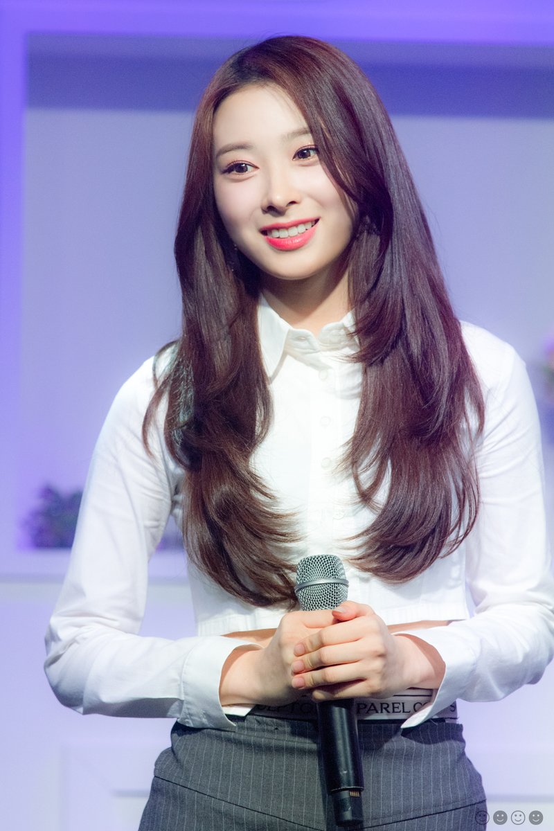 lifeisfunny16's tweet photo. 220527 이수정 콘서트
#로켓펀치 #Rocket_Punch 
#윤경 #서윤경 https://t.co/zD9Aq8ubw3