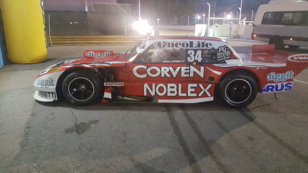 MaximoCruce's tweet photo. Esperando la técnica en Rafaela el Ford de Maxi López por la sexta fecha del TCP  bajo la mirada de Marcelo Santagata y sus colaboradores A por un gran fin de semana https://t.co/jVvNjuilHo