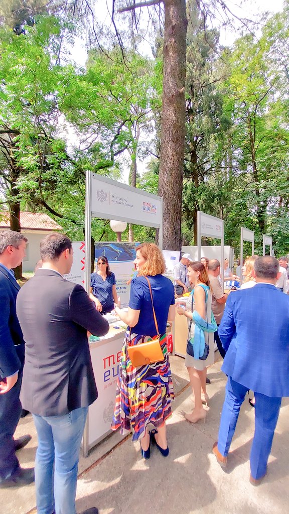 EUAmbME's tweet photo. Uvek je zadovoljstvo🙏 obilaziti #EUprojekti a danas posebno na Sajmu 🇪🇺projekata u organizaciji #PKCG&amp; @me4eu. Kada putujem po🇲🇪 vidim koliko 🇪🇺fondovi utiču na živote građana&amp;zbližavaju ljude🤝 iz 🇲🇪 sa regionom i 🇪🇺. IPA fondovi će sad biti još usmjereniji na potrebe🇲🇪
#EUzaCG https://t.co/uD61ADnKI1