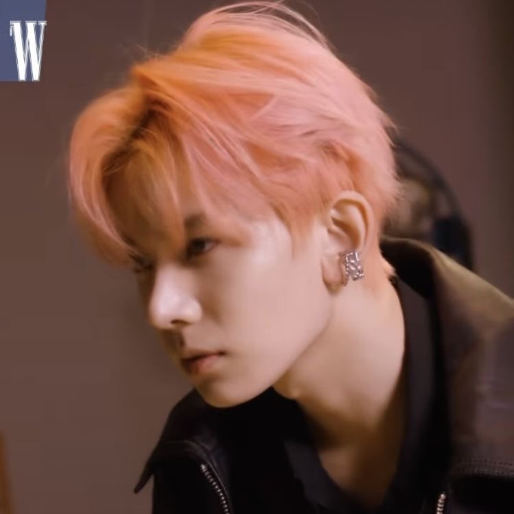 ถ้าเธอชอบคนดี                ถ้าเธอชอบเจ้าชู้
ผมก็เป็นให้ได้                  ผมก็เป็นให้ได้