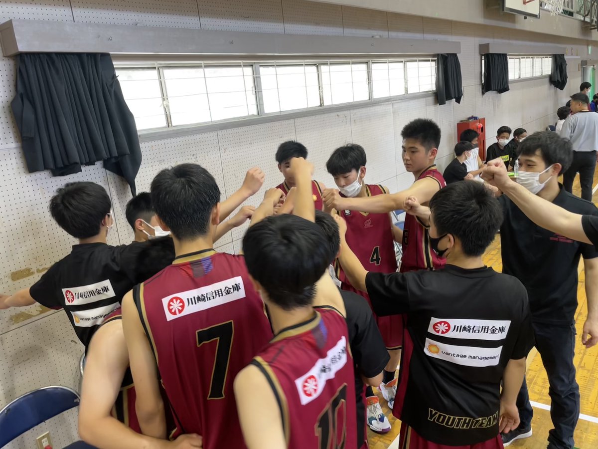kbt_academy's tweet photo. 本日から始まった神奈川県U15バスケットボールリーグ戦にユースチームが参加🏀
U15 川崎 vs 小田原市立千代中 69-48 勝利
U14 川崎 vs 横浜市立大正中 117-31 勝利
両カテゴリともフルコートでの激しいディフェンスからファストブレイクで得点を重ね勝利を収めました⚡
#川崎ブレイブサンダース https://t.co/lFCvn8zeGb