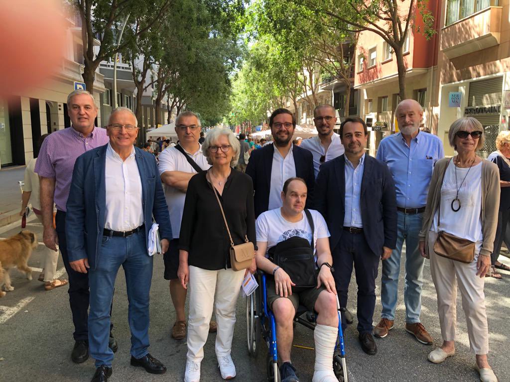 imartinsalva's tweet photo. Mostra de Comerç de #SantGervasi esta mañana en el barrio de #LaBonanova @populares @PPCatalunya @PPBarcelona_ Gracias equiPPo @PP_Sarria 💪💪💪💪 @diarieljardi @SarriaStGervaTV @Bcn_SSTG https://t.co/O4My9pWaSc