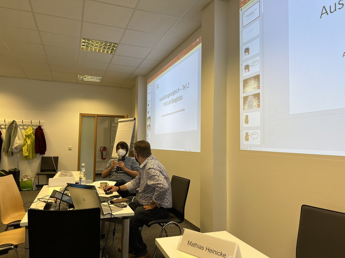 PiaPolitikTreff's tweet photo. Von wegen Mittagstief @MWierzyk startet voll durch mit dem Ausbildungsvergleich - Institute Booglaloo #PPT20 So geht infotainment aus dem Mensch was lernt https://t.co/Lld1i9JfDY