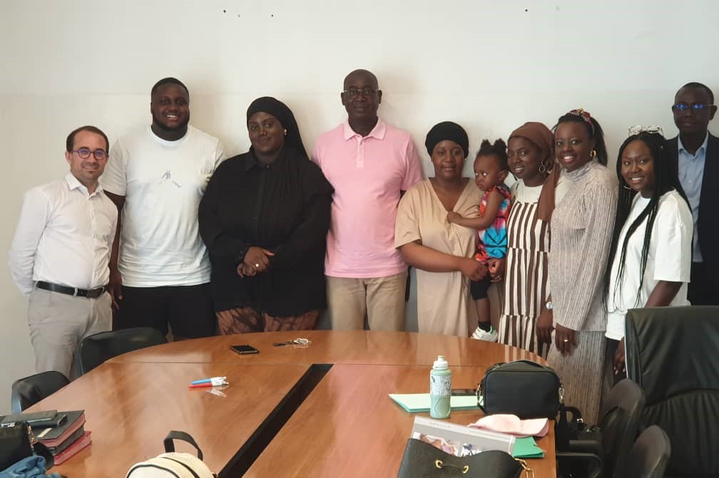 📣#MHDay2022 Bienvenue aux 5 volontaires de la #diaspora engagés sur 1 mission de lutte contre la précarité menstruelle auprès de collégiennes &amp; lycéennes de #Matam : information, sensibilisation &amp; distribution de protections menstruelles réutilisables made in 🇸🇳 #ApiAfrique #GHM