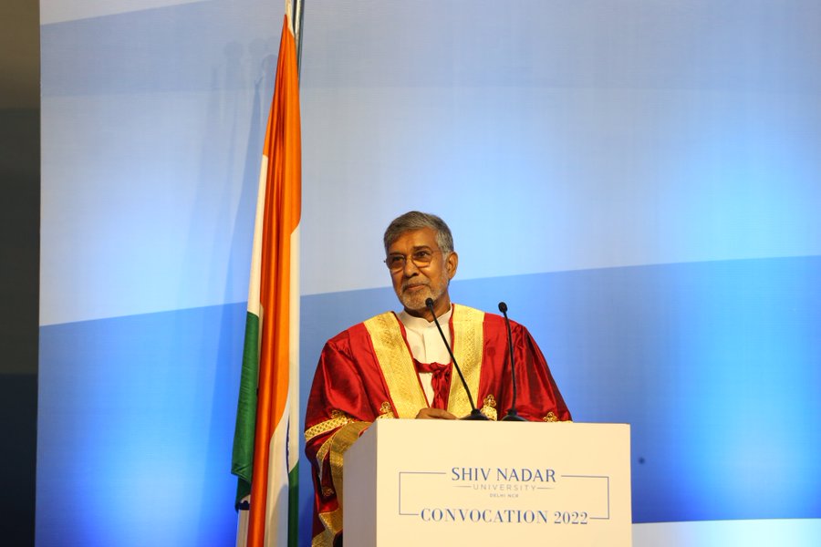 k_satyarthi's tweet photo. New India cannot be built with bricks and mortars. New India resides in your hearts. Students are the builders of a future India. My Convocation Address today at @ShivNadarUniv #SNUConvocation https://t.co/Og8o2AmzH9