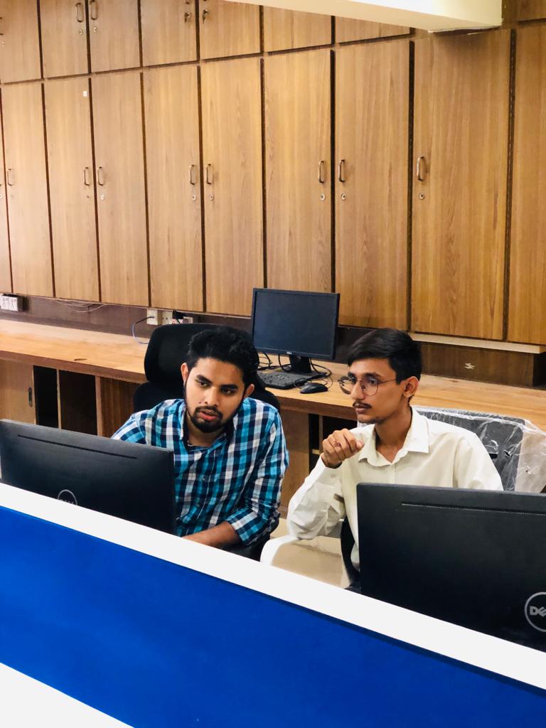 StudioWiga's tweet photo. Our production section thriving to deliver the best. 

#working #wigastudio #SaturdayVibes #Developers #NFTProject #nftart #GraphicDesign #office https://t.co/fl1Tm5NoBZ
