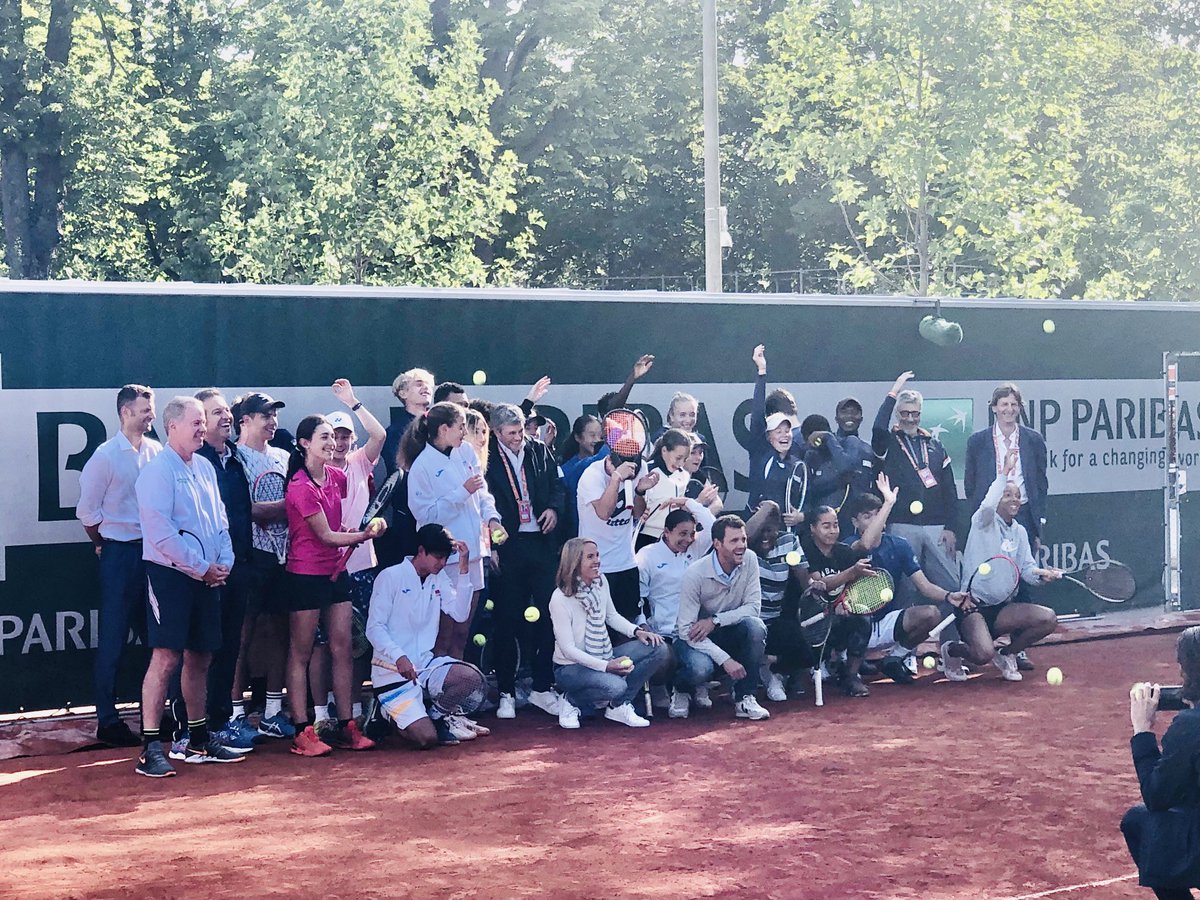 Les #TeamJeunesTalents ⁦<a href="/BNPParibas/">BNP Paribas Group</a>⁩ et leurs parrains ! 
#RolandGarros

⁦⁦<a href="/JohnMcEnroe/">John McEnroe</a>⁩ ⁦@JoWilfridTsonga⁩ <a href="/PatrickMcEnroe/">Patrick McEnroe</a>⁩ ⁦<a href="/BertrandCizeau/">Bertrand Cizeau</a> ⁦<a href="/ClosonVincentb/">Vincent-Baptiste Closon</a>⁩