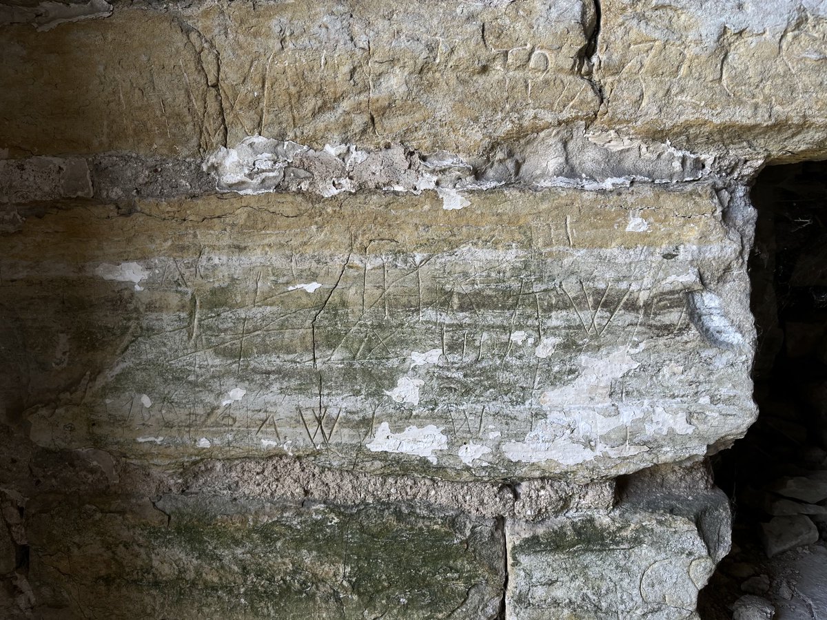 Barb_Drummond's tweet image. #Ashleworth #TitheBarn #graffiti