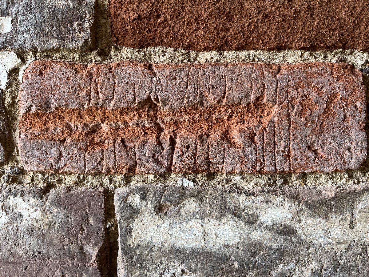 Barb_Drummond's tweet image. #Ashleworth #TitheBarn #graffiti