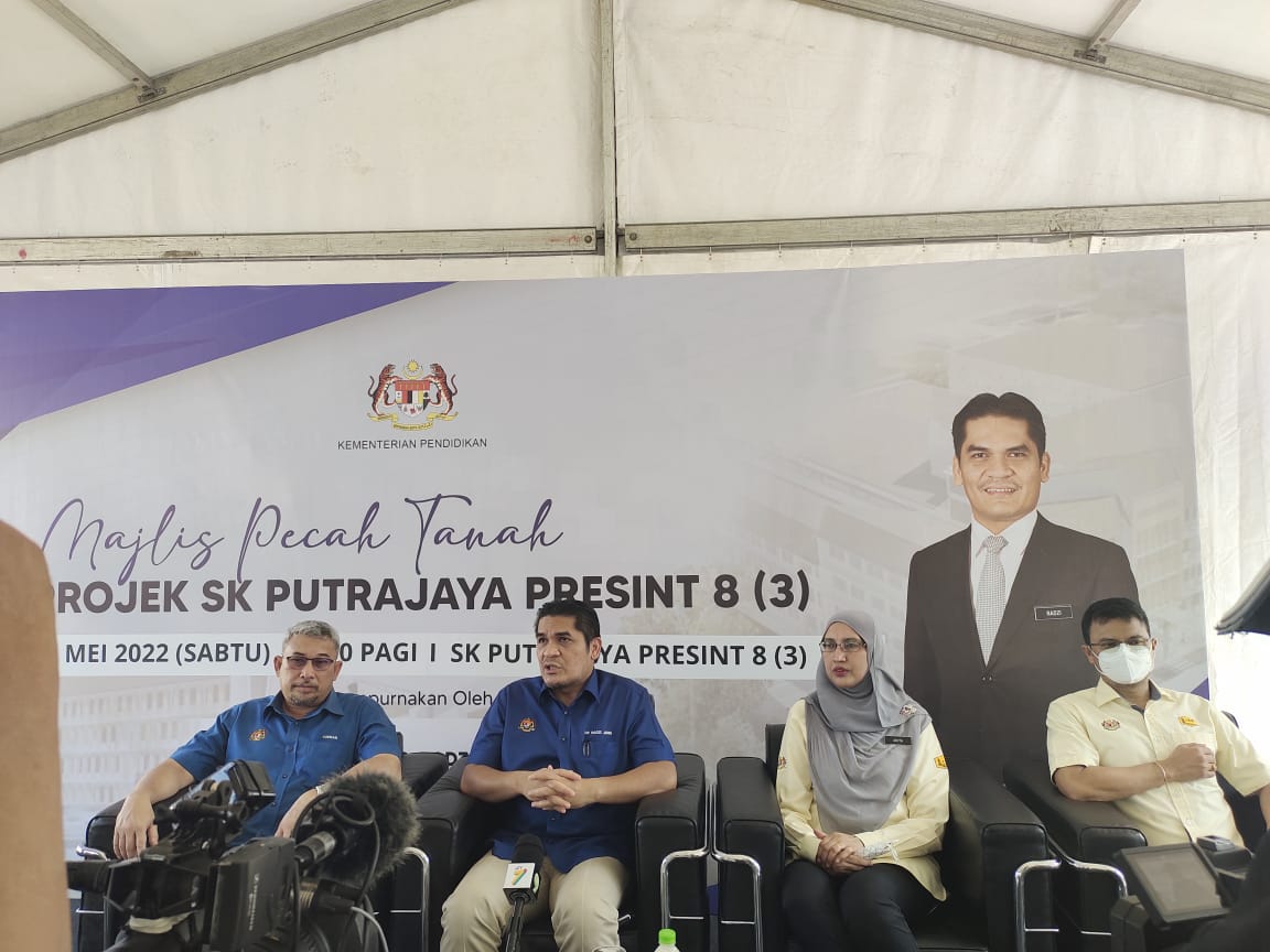 JKRPutrajaya's tweet photo. Majlis Pecah Tanah Projek Pembinaan Sekolah Presint 8(3) disempurnakan oleh YBMK Pendidikan Datuk Dr Radzi Jidin. Semoga Projek ini berjalan lancar dan tahniah kepada semua pasukan projek.@anita_shafie @SofiaArnita @Hanifah_Abd @RobertAG_JKR @IrZulkefly @CKP_JKR https://t.co/rfIcGRk5zu