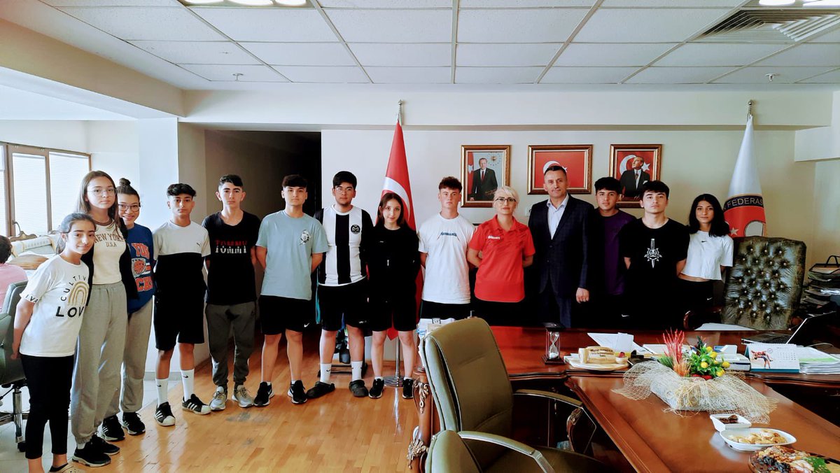 Federasyonumuz Teknik Kurul Başkanı ve aynı zamanda Manisa Saruhanlı Belediyesi Spor Kulübü antrenörü Aygül Aydoğmuş ve sporcularına ziyaretleri için teşekkür ediyoruz.☺️🏸