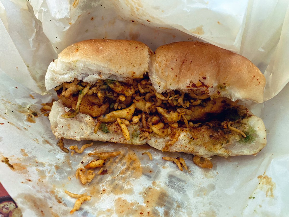 AdityaMorarka's tweet photo. Any Bombay trip is incomplete without a visit to Ashok Vada pav 😋😋

@manan_0308 hope this increases fomo https://t.co/1tmyeo7Hy4