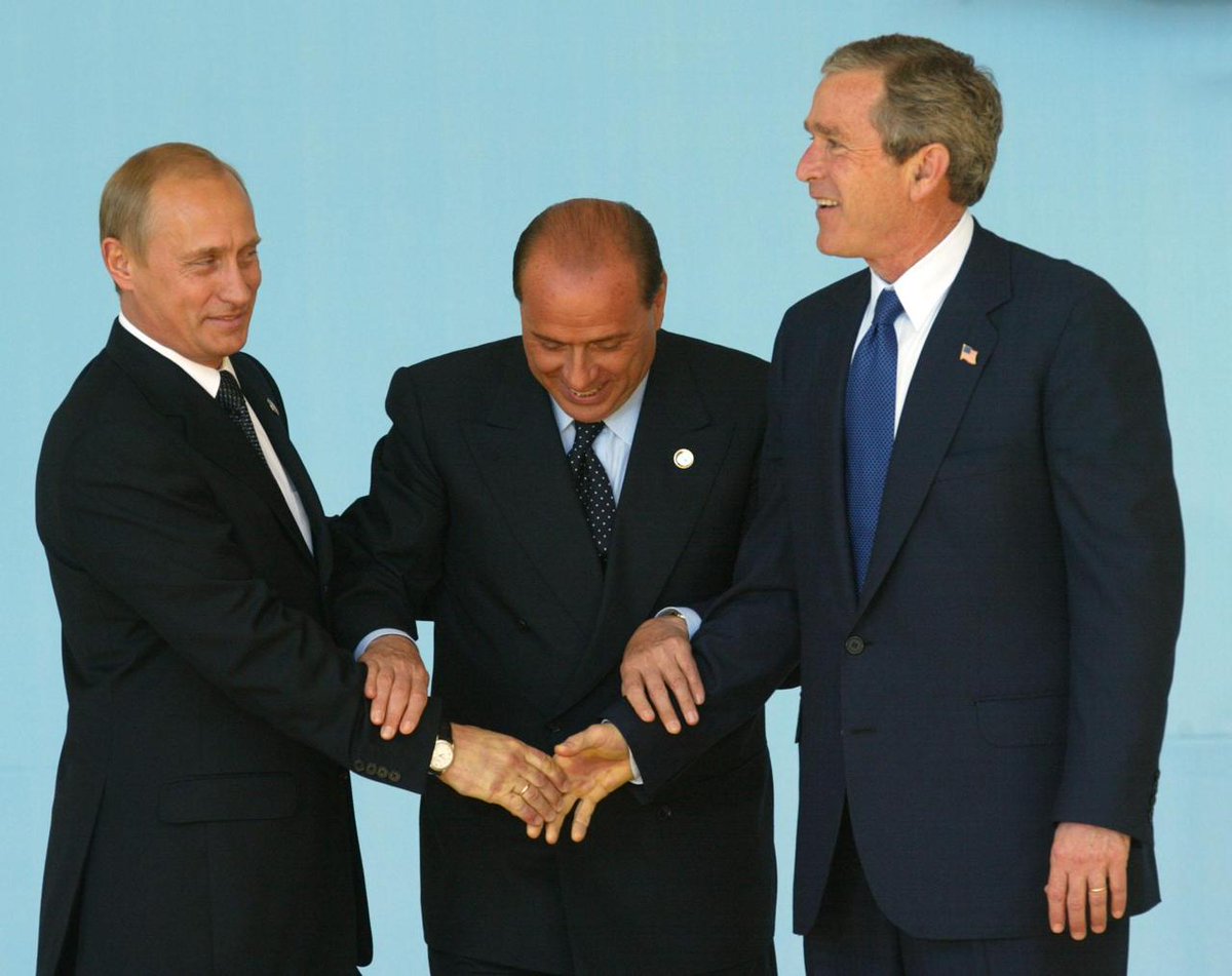 CrazyItalianPol's tweet photo. OTD in 2002: then-Pm Silvio Berlusconi physically brings Bush and Putin closer together during the NATO-Russia council of Pratica di Mare.

#may28 #28maggio https://t.co/pIRXmhyl3e