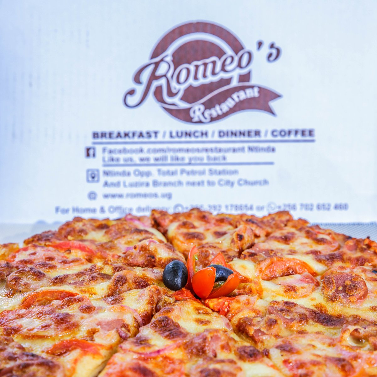 romeosdelights's tweet image. Pizza Sato is calling your name.😋 🍕 🍕 

👉Buy one get One free Today. Hurry while it lasts.😉 

#RomeosRestaurant | #pizztime | #Ntinda |#Luzira | #Glovo | #ordertoday