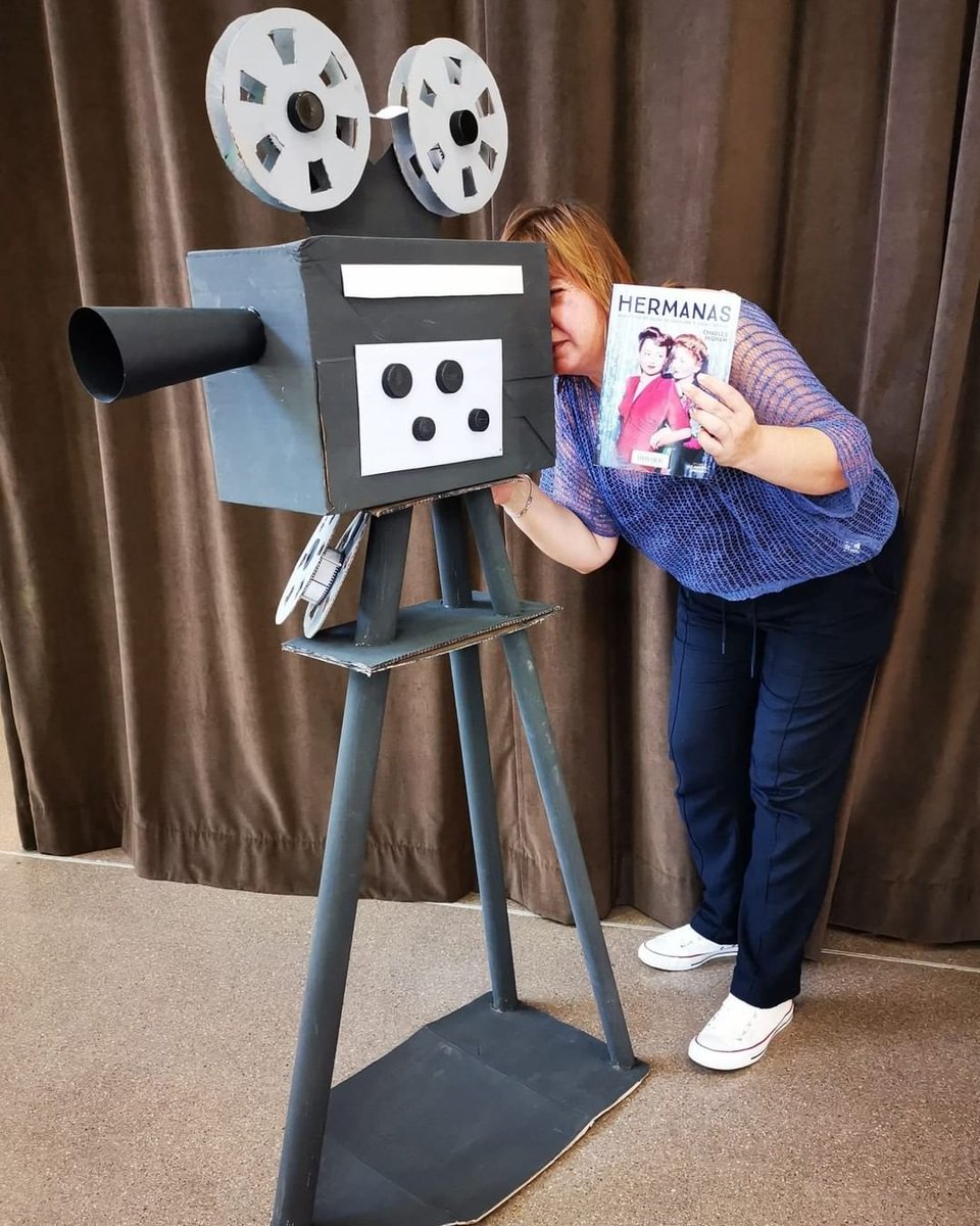 bibliospineda's tweet photo. A la #biblioteca també podeu trobar llibres sobre #cinema com #aquesta biografia dedicada a Olivia de Havilland i Joan Fontaine #editorialcirce #BibliotecaMSerraiMoret   @pinedademar #ajpinedademar @bibliotequesXBM   @MontpalauF #DVD #cultura #coneixement https://t.co/JF1eVRXJDg