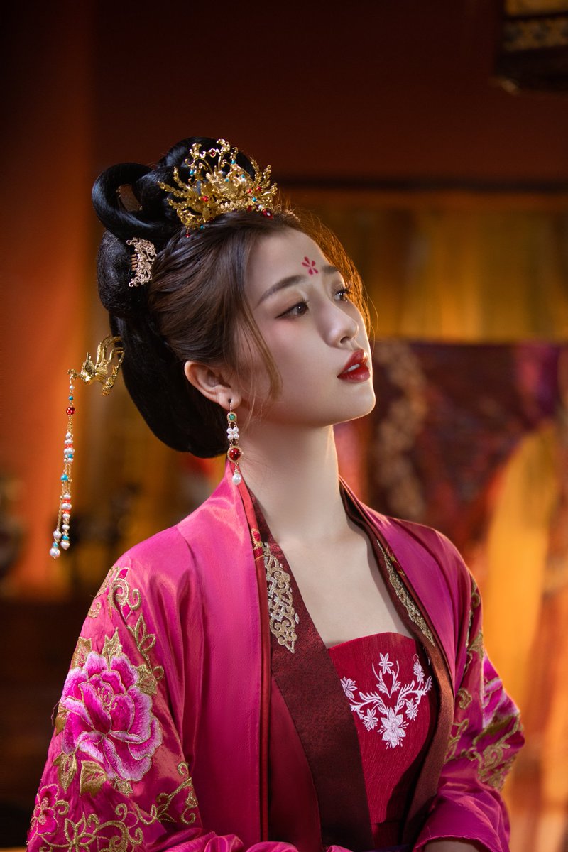 YuShuXin_Global's tweet image. studio weibo update || 2022.05.28

Admire the prosperous Tang Dynasty, read ancient and modern paintings and calligraphy. Looking forward to tonight's #书画里的中国 Season 2 with Esther

#BRTV #北京卫视 
#YuShuxin #EstherYu #虞书欣 #우서흔 #NguThưHân #อวี๋ซูซิน