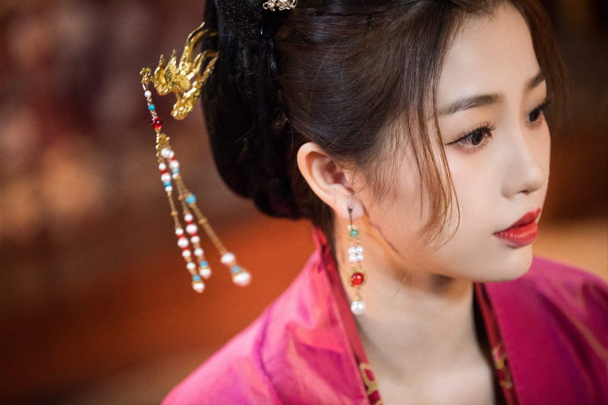 YuShuXin_Global's tweet image. studio weibo update || 2022.05.28

Admire the prosperous Tang Dynasty, read ancient and modern paintings and calligraphy. Looking forward to tonight's #书画里的中国 Season 2 with Esther

#BRTV #北京卫视 
#YuShuxin #EstherYu #虞书欣 #우서흔 #NguThưHân #อวี๋ซูซิน