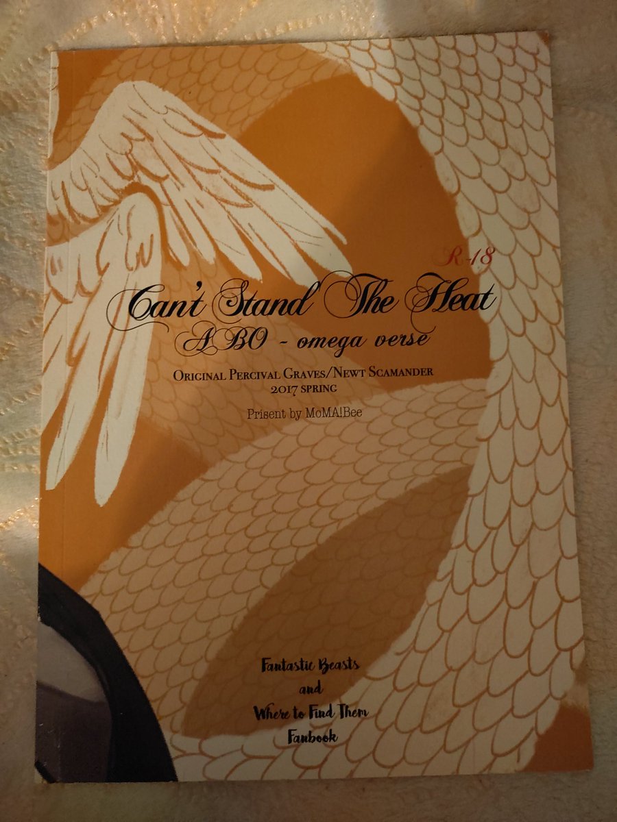 MiniDoujinshiRv's tweet photo. Author: @awt6042035 /MoMaBee
Title:Cant Stand The Heat/R18
Ship: #gramander
Newt would do anything to keep Graves from taking his suitcase.
Its omega verse doujin. Author created cute&lewd story based on relation btw alfa&omega.Nice style of drawing.I❤️details.💯👍🦄Rare #fanbook https://t.co/ZqqVk1W6B5