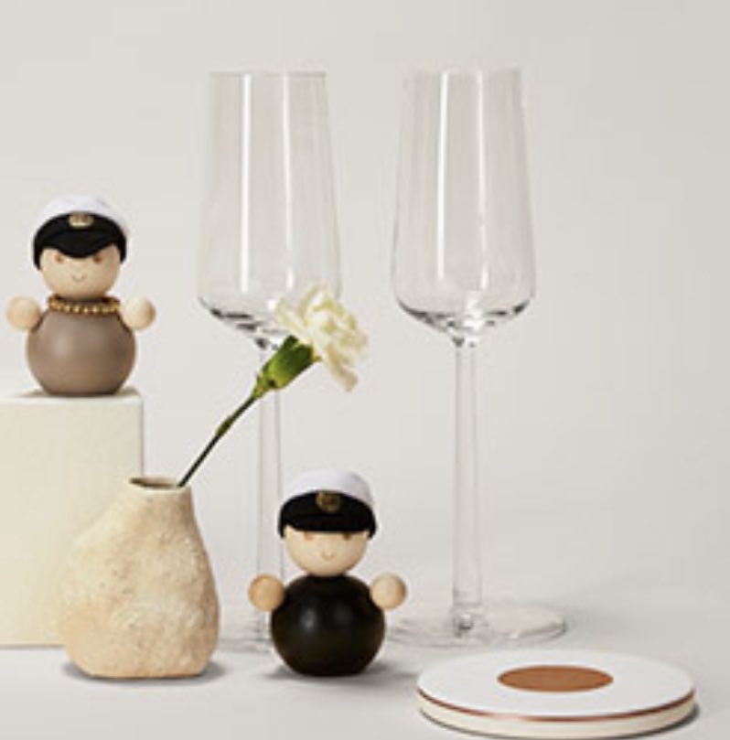 Kohta juhlitaan valmistuneita! 🌹🌹
Poimi talteen parhaat lahjavinkit kevään ja kesän juhliin. 

#stockmann #juhlat #valmistujaiset #lahjat 

👉stockmann.com/kategoria/lahj…