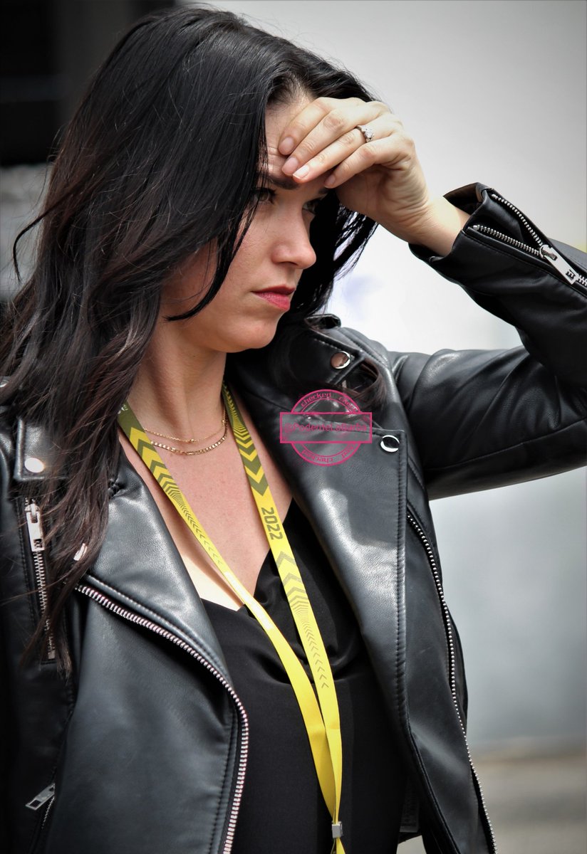 ¿Creíais que no había más fotos? Pues aquí os dejo algunas más, hoy empezaremos con estas de <a href="/PippaLaverty/">Pippa Laverty</a> tras la Race2.
#SBK #WSBK #WorldSBK #EstorilWorldSBK