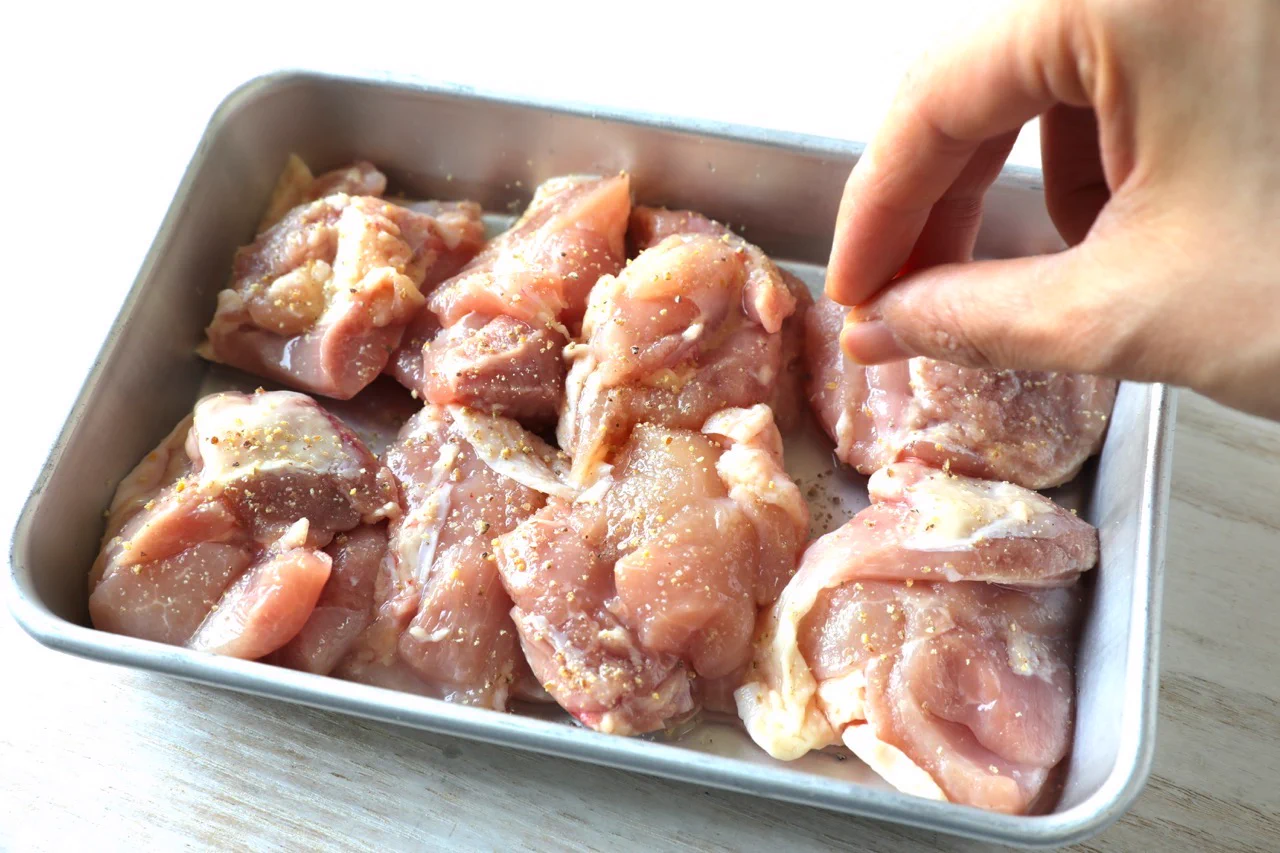 ネギ塩とレモンでさっぱりうまい。包んで焼くだけ！「鶏肉の香味レモンホイル焼き」