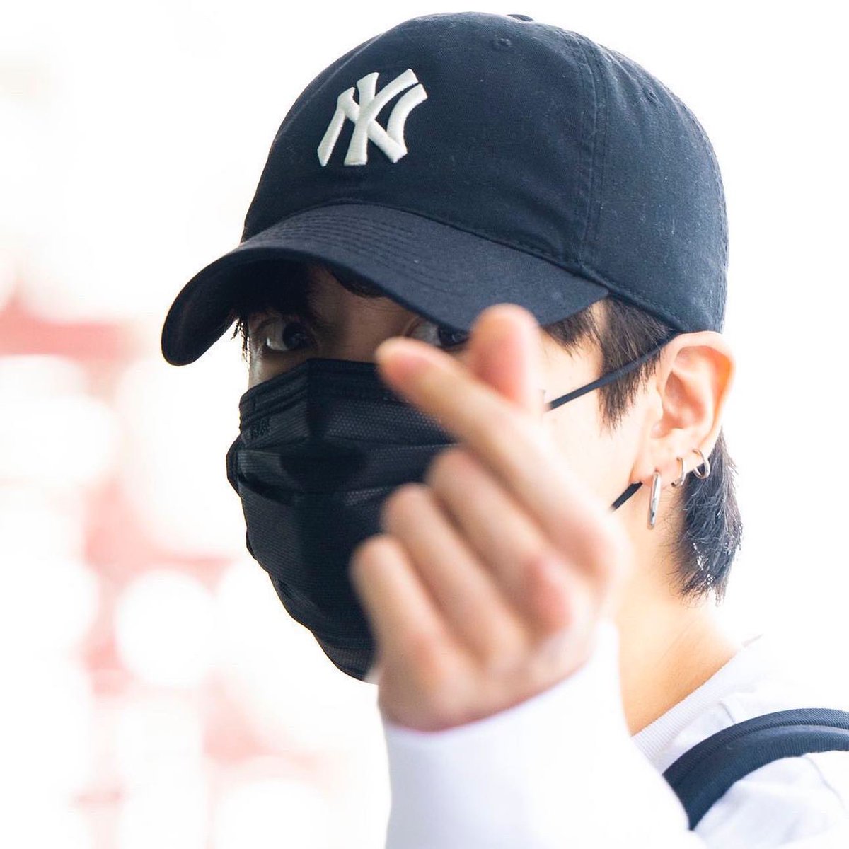 OneStopKShop17's tweet photo. N-COVER Unstructured Ball Cap New York Yankees

₱2,150 + lsf

- worn by BTS Jungkook &amp; V -

❀50% DP to secure your order
✿ETA: 3-4 weeks after ship-out from Korea🇰🇷
❀Submit General Order form. Link in bio.

🏷wts lfb ph go
#OneStopKShopGO https://t.co/zmyCEU82T1