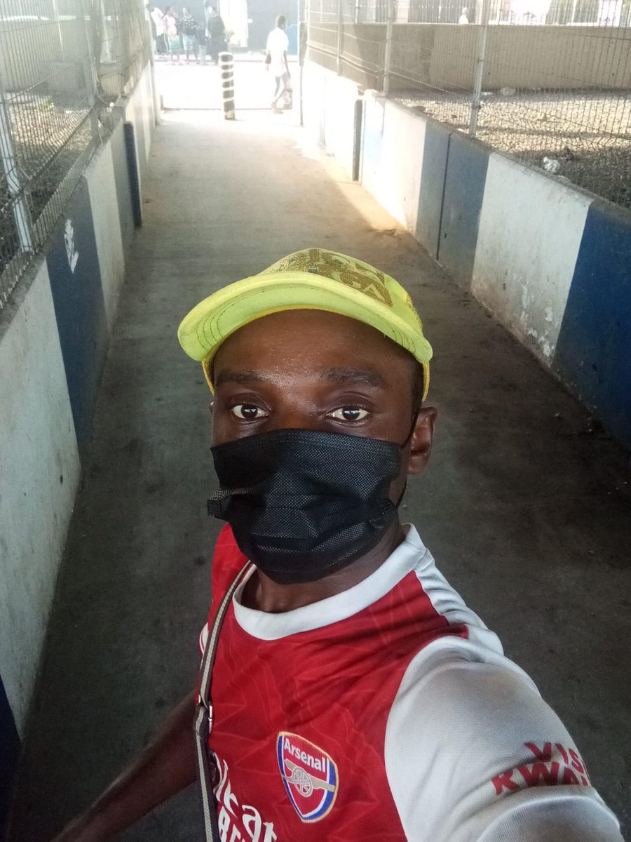 Awute Chizam Emmanuel Took It Upon Himself To Clear The Rubbish Dumbed Under The Rumuola Flyover Walkway 👏👏👏👏👏 

In His Own Words, He Said;

Make we sef dey try to do our part, Government no fit do everything for us. Keeping Rumuola Flyover Walkway clean. 

Retweet For Him🙏
