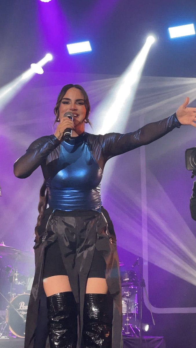 JawSlizer's tweet photo. Last night @iamjojo was beautifully amazing! Unforgettable moment!!!! ❤️ https://t.co/4TEwhdJ3M9