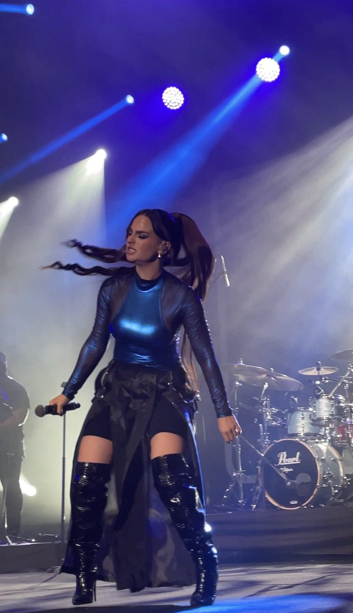 JawSlizer's tweet photo. Last night @iamjojo was beautifully amazing! Unforgettable moment!!!! ❤️ https://t.co/4TEwhdJ3M9