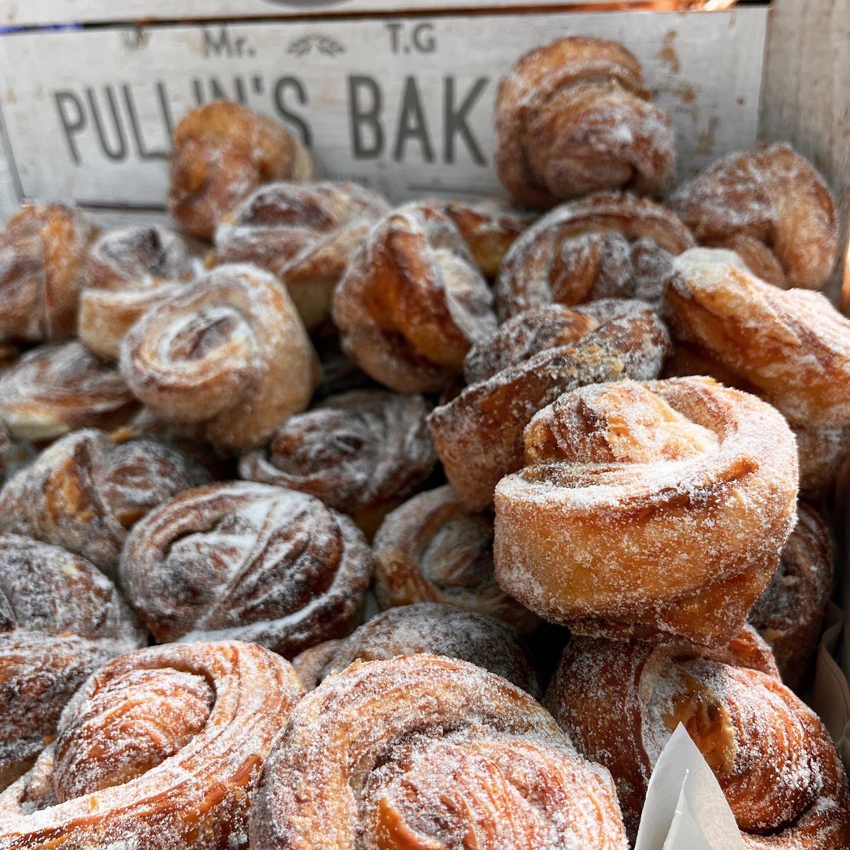 Pullins_Bakery's tweet photo. Bread is flying off the tables at Green Park Station farmers market in Bath. Do you fancy working on our friendly busy market stall in this beautiful city? We are hiring - https://t.co/Jcbhh4zRsh 🥖
#pullinsbakery #bathfarmersmarket #marketstall https://t.co/eV2xFyDJbf