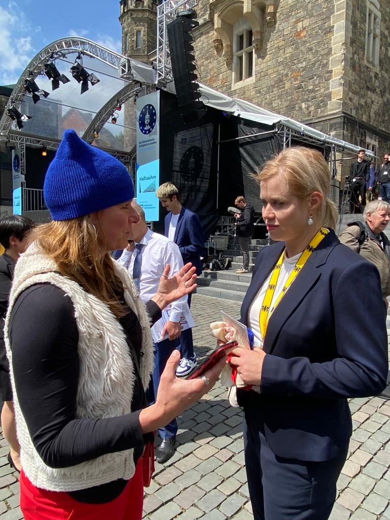 Thank you so much for taking your time, raising awareness to keep going and to stand up for your rights. <a href="/VTsepkalo/">Veronica Tsepkalo</a> #freedom #peace #karlspreis2022 <a href="/by_kalesnikava/">Maria Kalesnikava</a> <a href="/TatsianaKhomich/">Tatsiana Khomich</a>