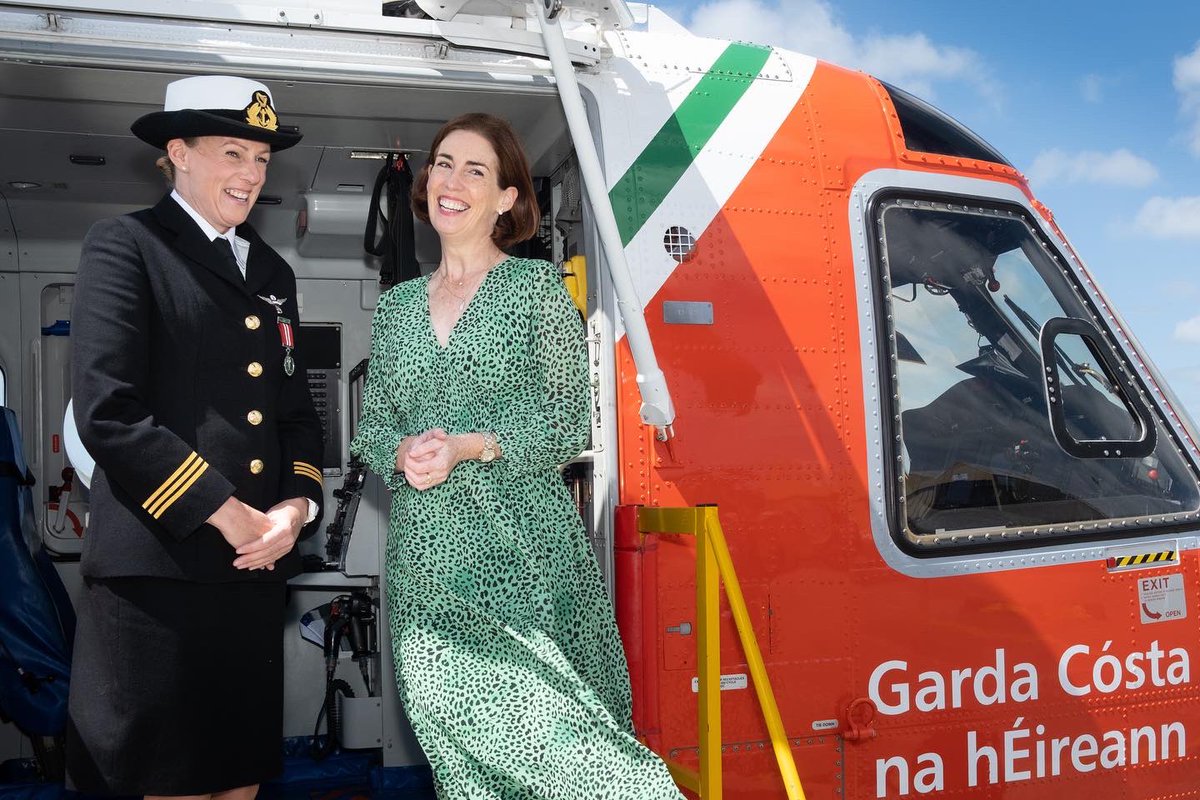 SimtechAviation's tweet image. 20 years of CHC Ireland providing helicopter Search and Rescue services for the Irish Coast Guard out of Waterford,home of R117,and we were delighted to take part at the event which included recognition of Winchman Sarah Courtney,recipient of a 2021 National Bravery Award.
#CHC