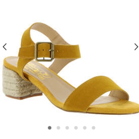 sellordiet's tweet photo. So good I had to share! Check out all the items I'm loving on @Poshmarkapp from @SusanJo59992127 #poshmark #fashion #style #shopmycloset #birkenstock #sbicca #eileenfisher: https://t.co/MobnPRLVqf https://t.co/DpYiUxOBsd