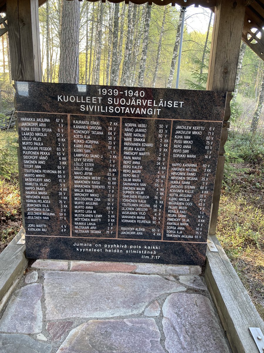 KajKunnas's tweet photo. Tämä hautakivi pistää miettimään… Siis tässä neuvostoarmeijan tappamia siviilisotavankeja. Siviilisotavankeja…Ja kun lukee että joku 1 kuukauden ikäinen…Joku 9 kuukauden ikäinen…Joku päälle kasikymppinen…Niin…Täällä Pielisen rannoilla Bomban talon kupeessa sitä miettii… https://t.co/RBEgOS7w5J